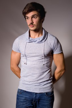 Genç adam.