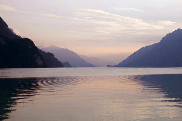 Pôr-do-sol lago suíço — Fotografia de Stock