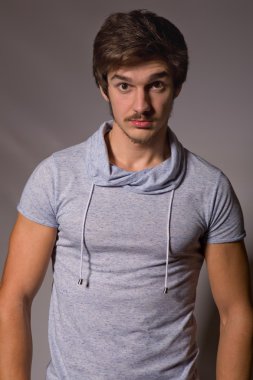 Genç adam.
