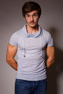 Genç adam.