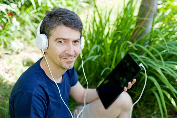 Man with tablet — Stock Photo, Image