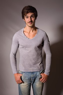 Genç adam.