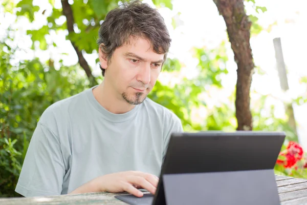 Man with tablet — Stock Photo, Image