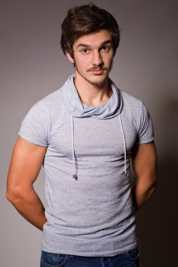 Genç adam.