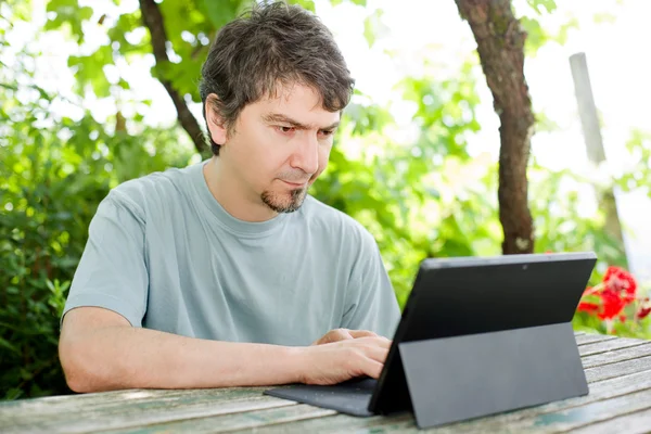 Man with tablet — Stock Photo, Image