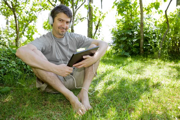 Man with tablet — Stock Photo, Image