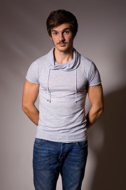 Genç adam.