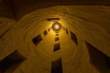 Chambord, Fransa, Chambord Şatosu 'ndaki merdiven boşluğu. Chambord, Loire Valley 'deki en büyük şatodur.