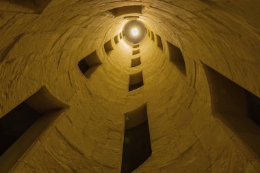 Chambord, Fransa, Chambord Şatosu 'ndaki merdiven boşluğu. Chambord, Loire Valley 'deki en büyük şatodur.