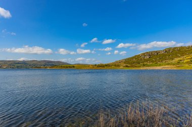 Barragem do Alto Rabagao veya Pisoes Barajı, Montalegre, Portekiz tarafından oluşturulan yapay göl.