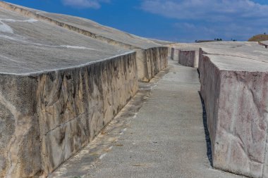Gibelina, Sicilya, İtalya: Sicilya, İtalya 'daki Kretto di Burri, beton, manzara ve tarihi çarpıcı bir kültürel yapıya harmanlayan muazzam bir arazi..