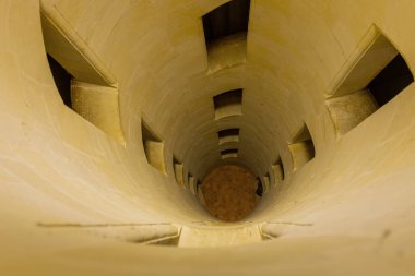 Chambord, Fransa, Chambord Şatosu 'ndaki merdiven boşluğu. Chambord, Loire Valley 'deki en büyük şatodur.