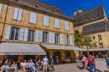 Sarlat-la-Caneda, Fransa: Eski ortaçağ kenti Sarlat-la-Caneda 'nın merkezindeki evler, Dordogne, Fransa.