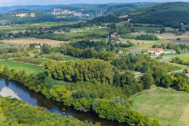 Domme, Aquitane, Fransa 'dan Dordogne Vadisi' nin üzerinden