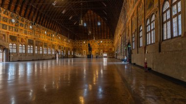 Padua, İtalya: İtalya 'nın Padua kentindeki Palazzo della Ragione Büyük Salonu (bölge sarayı)