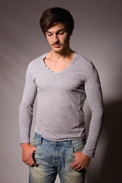 Studio portrait of a handsome young man — Stock Photo, Image