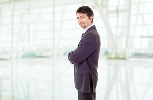 Joven hombre de negocios retrato en la oficina — Foto de Stock