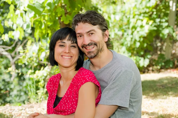 Young romantic couple in the park — Stock Photo, Image