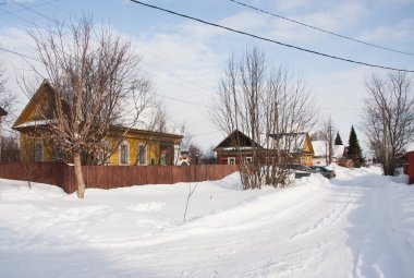 Perm şehir güneşli bir kış kırsal manzara