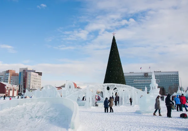 Dauerwelle, Russland, Februar, 06.2016: vereiste Neujahrsstadt an der espl. — Stockfoto