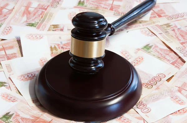 Gavel and five thousandth Russian money — Stock Photo, Image
