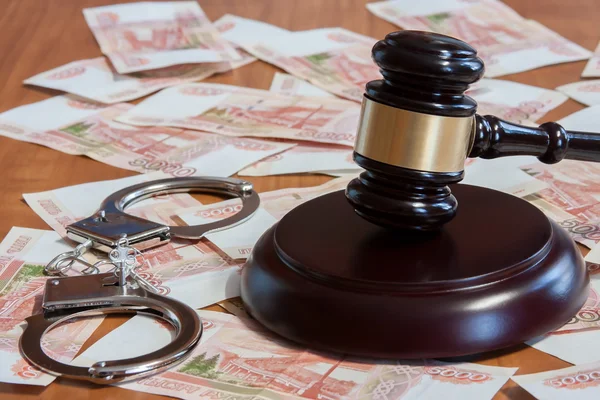 Tokmak, kelepçe ve Rus parası