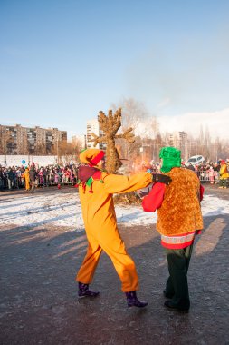Perm, Rusya - 13 Mart 2016: Burning effigies karnaval 