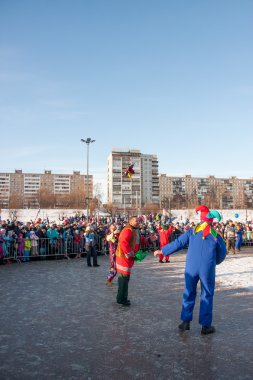 Perm, Rusya - 13 Mart 2016: Burning effigies karnaval 