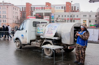 Perm, Rusya - 13 Mart 2016: Araba-tank süt ile