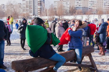 Perm, Rusya - 13 Mart 2016: Kavga torbaları üzerinde denge aleti