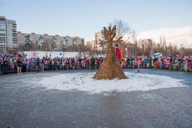Perm, Rusya - 13 Mart 2016: Korkuluk Maslenitsa kutlama 