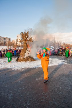 Perm, Rusya - 13 Mart 2016: Burning effigies karnaval 