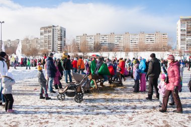 Perm, Rusya - 13 Mart 2016: Kavga torbaları üzerinde denge aleti