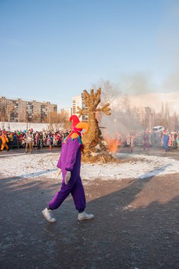 Perm, Rusya - 13 Mart 2016: Burning effigies karnaval 