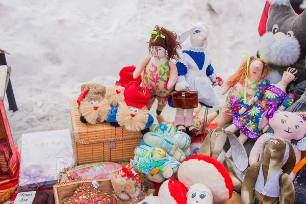 PERM, RUSIA - 13 de marzo de 2016: Puesto de comercio de juguetes blandos —  Fotos de Stock