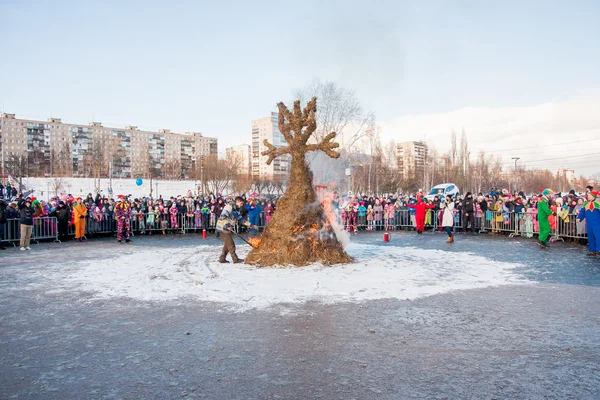 Пермь, Російська Федерація - 13 березня 2016: Спалення опудала на Масницю — стокове фото