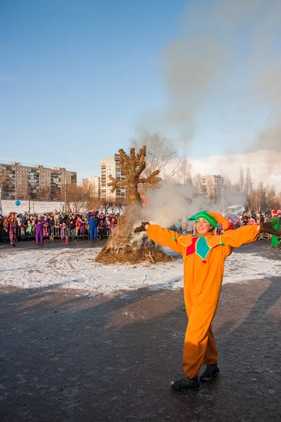 Perm, Rusya - 13 Mart 2016: Burning effigies karnaval 