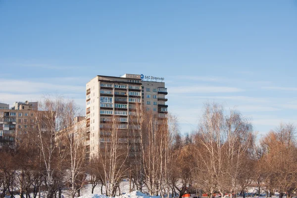 PERM, RUSIA - 13 de marzo de 2016: Paisaje de invierno en la ciudad — Foto de Stock