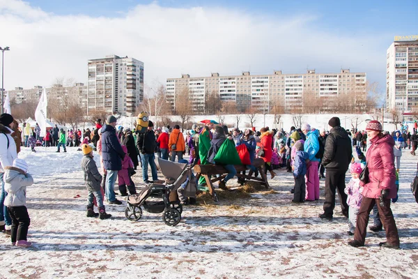 Perm, Rusya - 13 Mart 2016: Kavga torbaları üzerinde denge aleti