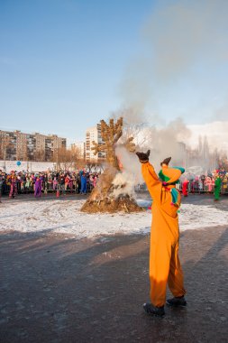 Perm, Rusya - 13 Mart 2016: Burning effigies karnaval 
