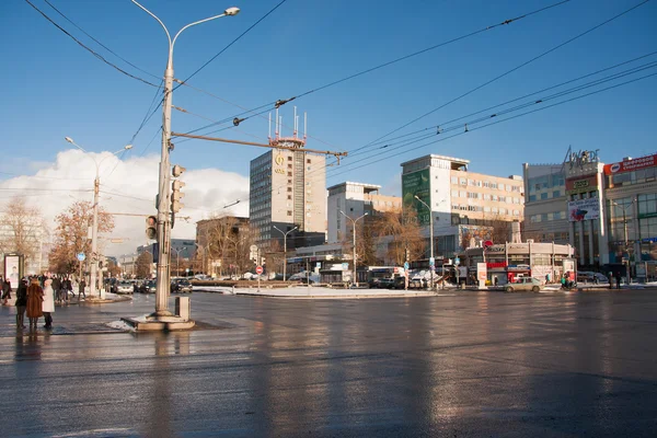 Perm, Rusko - 13. března 2016: Křižovatka Lenina a Popov — Stock fotografie