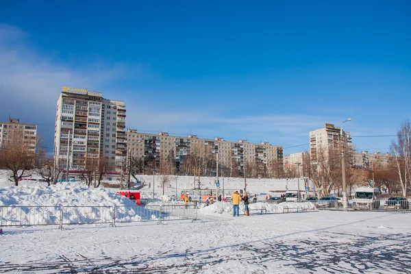 ПЕРМ, РОССИЯ - 13 марта 2016 г.: Зимний городской пейзаж на Эспланаде — стоковое фото