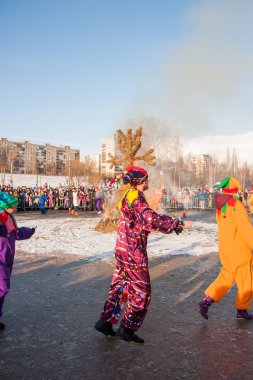Perm, Rusya - 13 Mart 2016: Burning effigies karnaval 