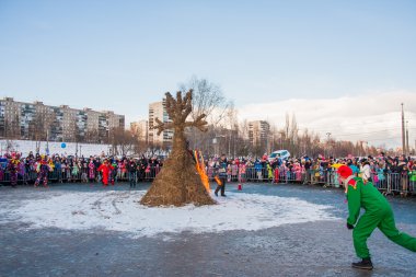 Perm, Rusya - 13 Mart 2016: Burning effigies karnaval 