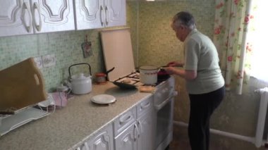 Bir tavada sebze kadın mixs