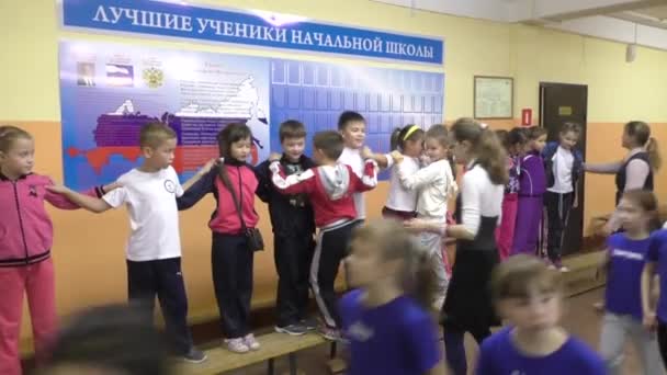 Çocuk eylemlerinde bir İlköğretim Okulu — Stok video