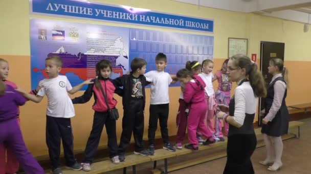Tindakan anak-anak di sekolah dasar — Stok Video
