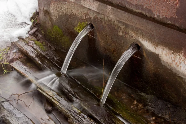 Manantial con agua pura — Foto de Stock