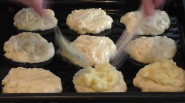 Kadın patates için hazırlar