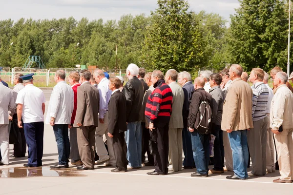 Perm, Rusland, juli 04.2015:People op grand welkom van veteranen — Stockfoto